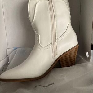 Dream Pairs White Cowboy Booties size 10